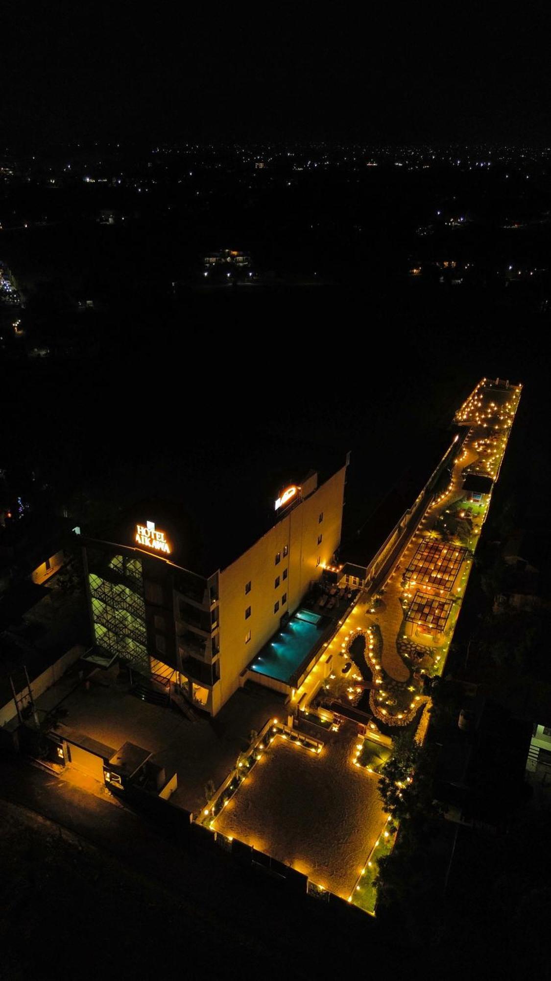 Hotel Aikawa Sauraha Exterior photo